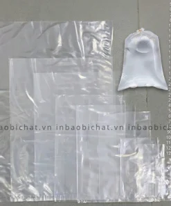 túi pe trong hàng chợ có sẵn đủ kích cỡ đựng thực phẩm khô lỏng đa dạng