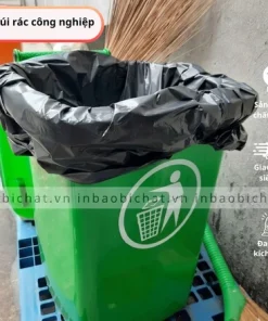 Túi rác công nghiệp được lồng trong thùng rác