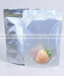 So sánh trực quan túi zipper 2 mặt bạc (trái) cản sáng tuyệt đối và túi zip 1 mặt trong 1 mặt bạc (phải) trưng bày sản phẩm bên trong.