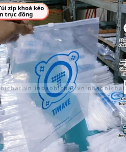 Túi zip khóa kéo PE trong in trục đồng in họa tiết xanh nổi bật, thích hợp cho các đơn hàng bao bì số lượng lớn cần đồng bộ hình ảnh thương hiệu.