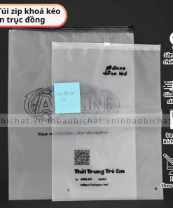 Túi zip khóa kéo in trục đồng tích hợp logo, mã QR và thông tin liên hệ, giúp doanh nghiệp truyền tải nhận diện ngay trên bao bì